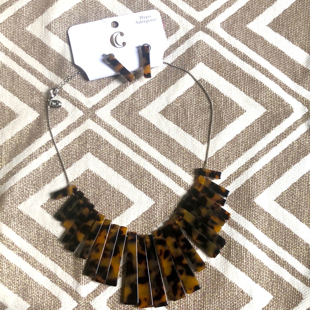Charming Charlie Statement Necklace w/ Earrings - Picture 6 of 6